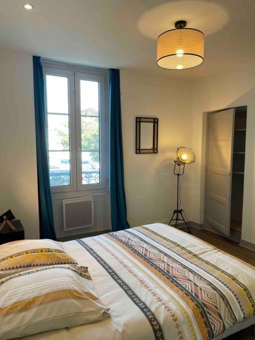T2 Face Gare Sncf Appart Hotel Le Cygne 1 ブールジュ エクステリア 写真